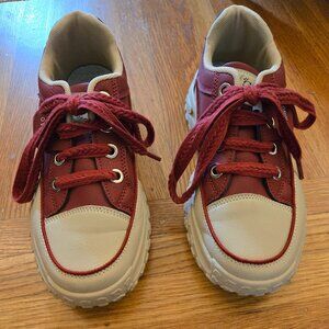 GA O V Xing Waterproof Sneakers, Sz 38